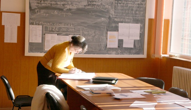 Premieră la Constanța - părinții vor vedea notele copiilor pe internet - grevaprofesoriscoalaelevi15-1326135846.jpg