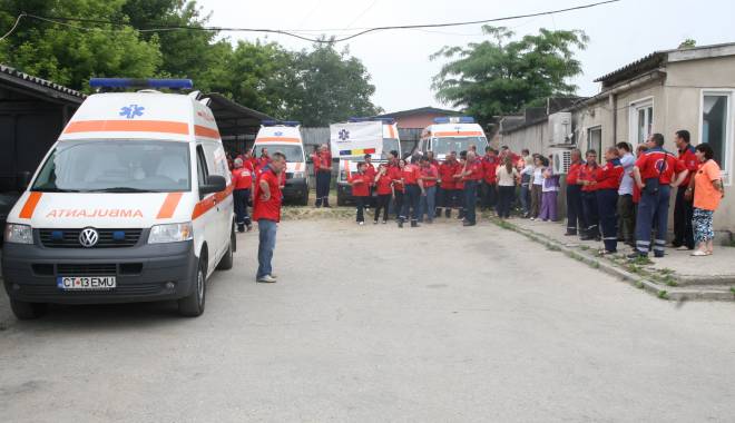 Două ambulanțe asigură asistență medicală de Ziua Marinei - grevaserviciulambulanta21-1439462648.jpg
