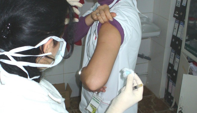 Prima victimă a gripei porcine avea 61 de ani - gripa2-1359024184.jpg
