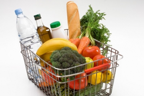 Guvernul a aprobat coșul de solidaritate pentru pensionari - groceries99397800-1311761437.jpg