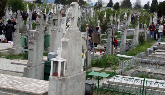 Groparii din cimitir, reclamați. 