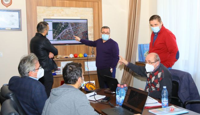 Se caută soluţii pentru resistematizarea traficului, în Constanţa. Grup de lucru la primărie - grup-1642506308.jpg