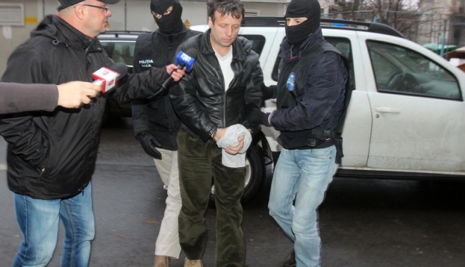 Hackerul român Guccifer, CONDAMNAT la 52 de luni într-o închisoare americană - guci-1472746710.jpg