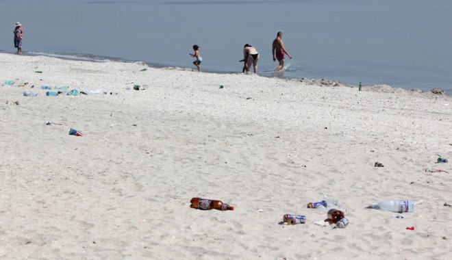 Dezastru ecologic pe plaje, după petrecerile de 1 Mai - gunoaieplaja2-1335991424.jpg