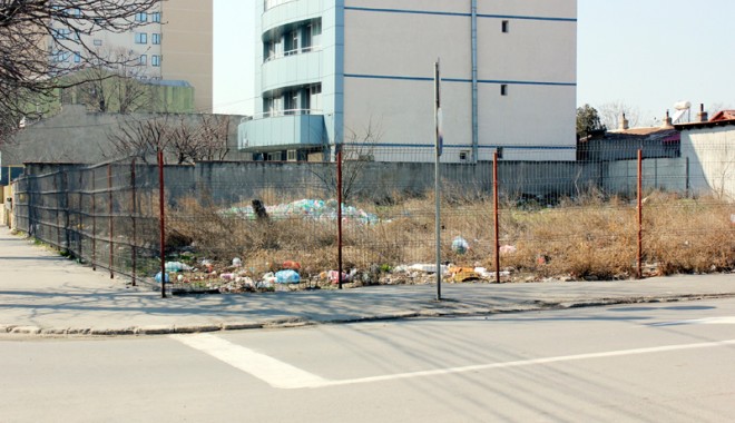 Gunoaie păzite bine - gunoaiesticlepeturi-1332863719.jpg