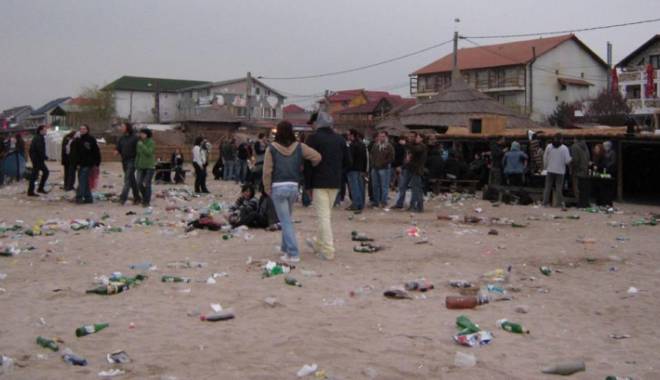 Vama Veche, ca după război - gunoaievamaveche67119800-1430640026.jpg