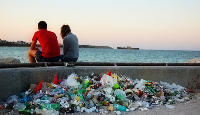 Românii produc gunoaie puține și pe acelea nu le reciclează - gunoi-1485797791.jpg