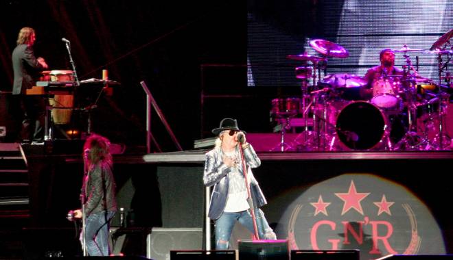 O trupă legendară se pregătește să se reunească în formula originală - gunsnroses1036115300-1447432327.jpg