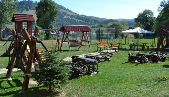 Cât ne costă o minivacanță de 1 Mai și Paște, la munte - gurahumorului-1365435588.jpg