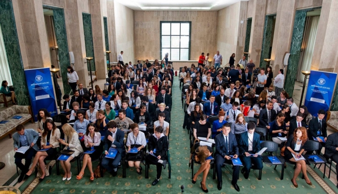 Încep înscrierile la Programul Oficial de Internship al Guvernului României - guvern-1493050935.jpg