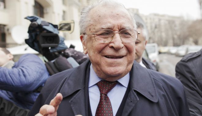 Guvernul cere în instanță retragerea certificatului de revoluționar al lui Ion Iliescu