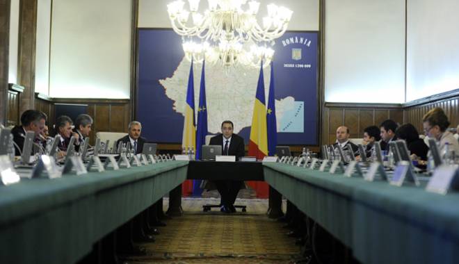 Copiii cu părinți plecați în străinătate,  în atenția Guvernului - guvernnoireglemenatri-1440080297.jpg