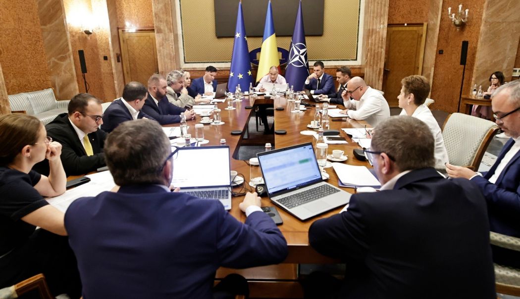 Premierul, consultări cu ministerele Transporturilor și Dezvoltării pe tema proiectelor care vor fi finanțate în continuare din PNRR - guvernul-1756292370.jpg