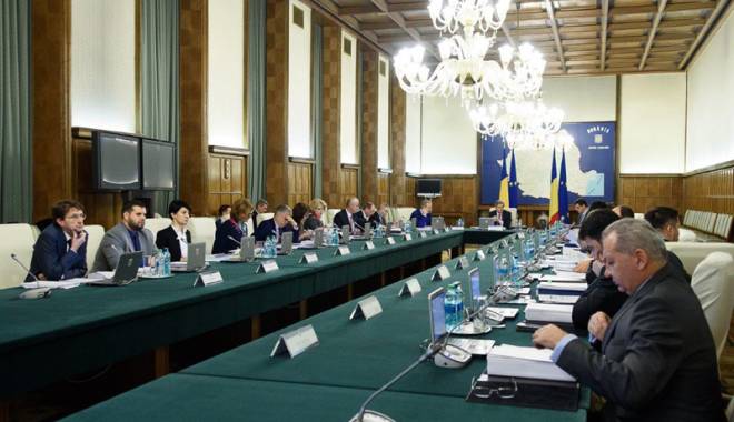 Guvernul Cioloș mimează transparența decizională și dialogul social - guvernulciolos-1453228445.jpg