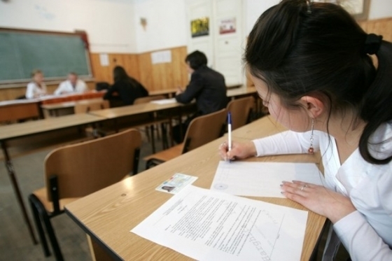 Guvernul premiază absolvenții de nota 10 - guvernulpremii-1437059602.jpg