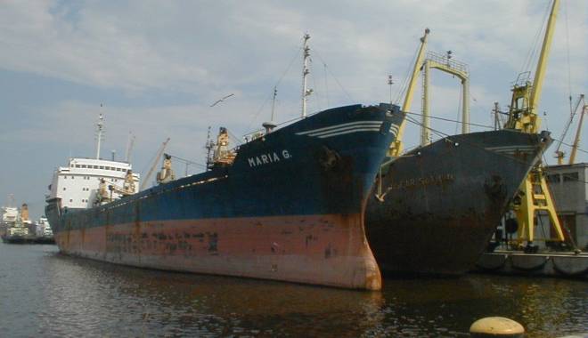 Guvernul Văcăroiu a vrut să-i jefuiască pe marinari de valută - guvernulvacaroiu-1439475657.jpg