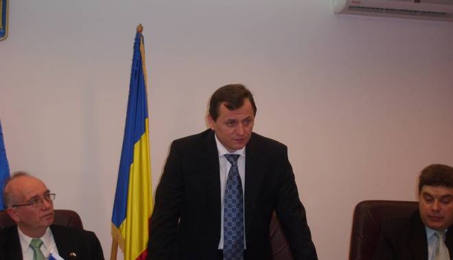 Gabriel Vlase a preluat conducerea Comisiei de Cod electoral - gvlase-1444133842.jpg