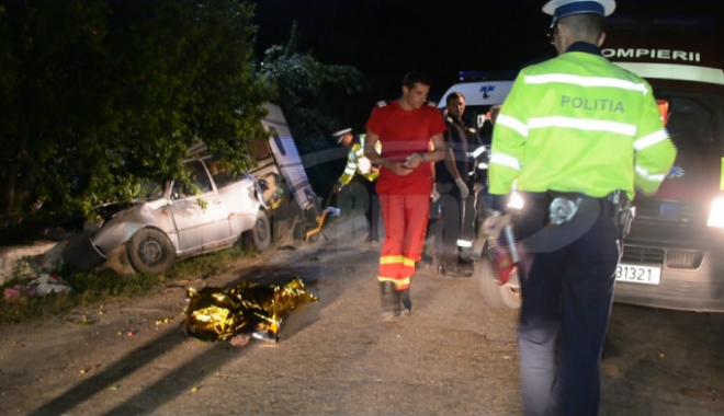 TRAGEDIE RUTIERĂ! TREI OAMENI SPULBERAȚI DE O MAȘINĂ CU RULOTĂ! Doi morți, doi răniți - h-1500109721.jpg