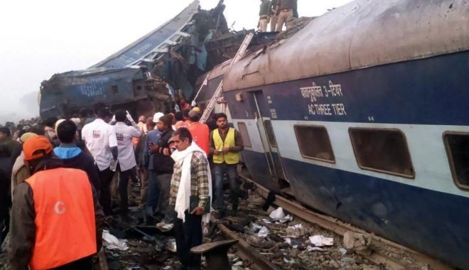 Zeci de morți și răniți după ce un tren a intrat în plină viteză într-o mulțime de oameni - h2exhwnze6zacxjq8b47gddbbbu2mw3x-1540016966.jpg