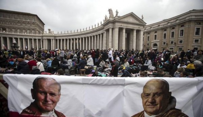 VIDEO / Eveniment istoric la Vatican: Papii Ioan Paul al II-lea și Ioan al XXIII-lea AU DEVENIT SFINȚI - h51341415550ba55af7-1398612564.jpg