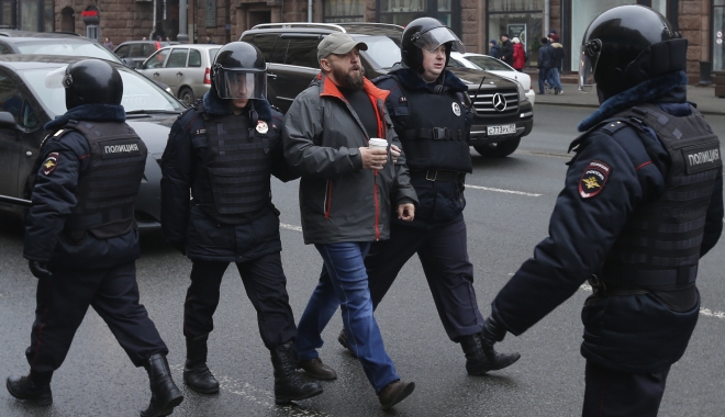 Manifestații de amploare în Rusia împotriva lui Putin. Peste o sută de persoane au fost arestate - h53432534-1493486296.jpg