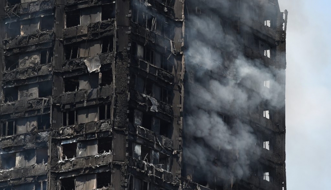ALERTĂ ÎN ANGLIA, DUPĂ INCENDIUL DEVASTATOR. SUNT SUTE DE BLOCURI LA FEL! - h535846161024x682-1498135349.jpg