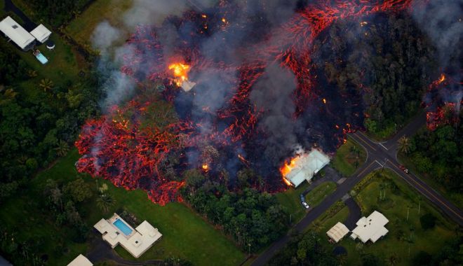 VIDEO / Un bărbat din Hawaii a filmat cum vulcanul Kilauea erupe în spatele locuinței sale - h54313201-1525934766.jpg