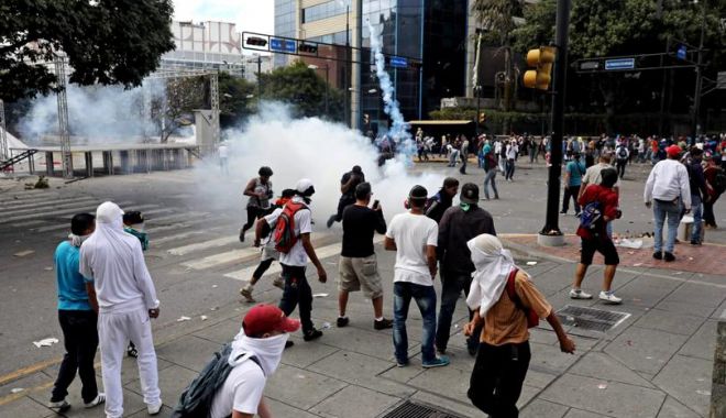Haos în Venezuela! Liderul opoziției s-a autoproclamat președinte, cu susținerea lui Trump - h54926907e1548279446490-1548327672.jpg