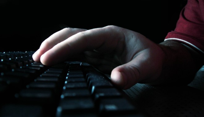 Constănțeancă extrădată în Franța, pentru fraudă informatică - hacker-1361965931.jpg