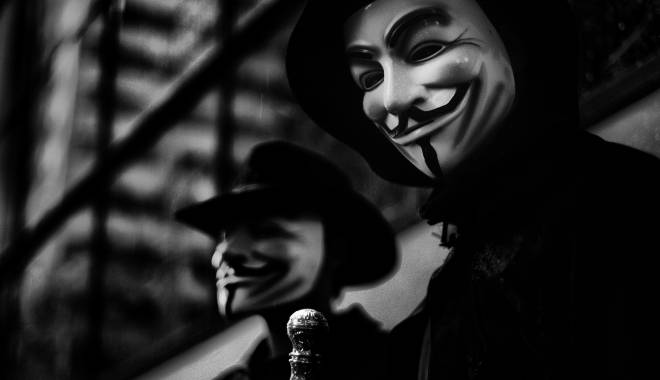 Hackerii Anonymous au atacat site-uri islamiste - hacker-1421074380.jpg