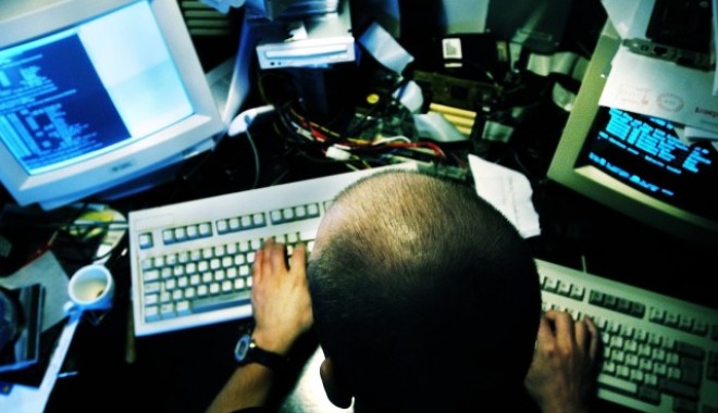Circa 250.000 de conturi de pe Twitter, ținta hackerilor - hacker677254a640x425-1359900856.jpg