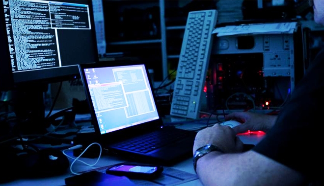 Rusia respinge acuzațiile că ar fi în spatele atacurilor cibernetice asupra website-urilor electorale americane - hackermalware-1472566568.jpg