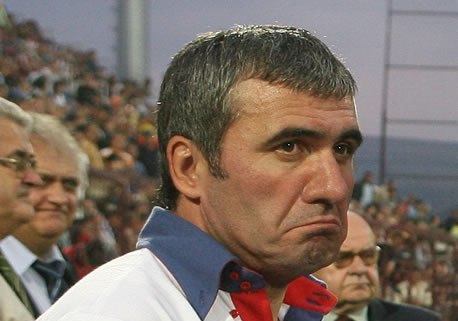 Lovitură de teatru! Hagi amână preluarea naționalei! - hagi-1307622551.jpg