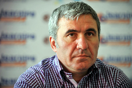 Hagi trebuie să renunțe la Academia de la Constanța! - hagi-1389373957.jpg