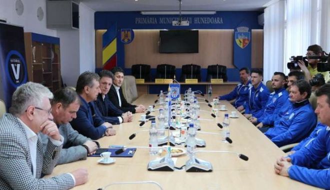 Parteneriat între FC Viitorul, Academia Hagi și CS Hunedoara - hagi-1581615467.jpg
