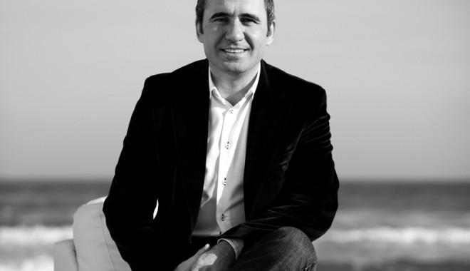 Hagi a refuzat o ofertă foarte importantă de la Galata - hagi2212-1387701385.jpg