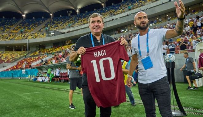 Gheorghe Hagi, aplaudat la scenă deschisă de galeria Rapidului - hagiiubitdesuporteri-1627818106.jpg