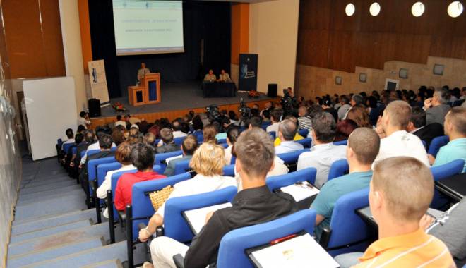 Cadrele didactice  din universități, care nu au  doctorat, nu vor mai fi date afară - haidetisanudamafara-1443631405.jpg