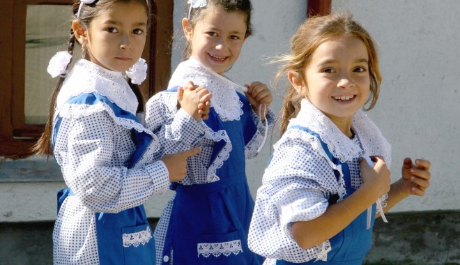 UNICEF și Carrefour ajută copiii să meargă la școală - hailascoala-1408017354.jpg