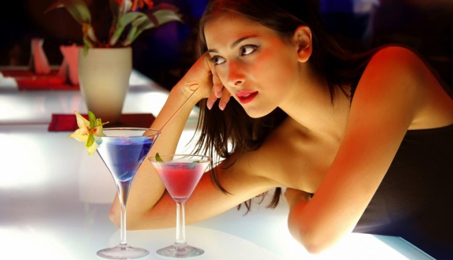 Cum ne îmbrăcăm la un cocktail - haine-1369239750.jpg