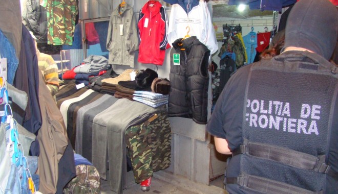 Haine  de jumătate  de milion de lei, confiscate de Garda de Coastă - haine-1369863846.jpg