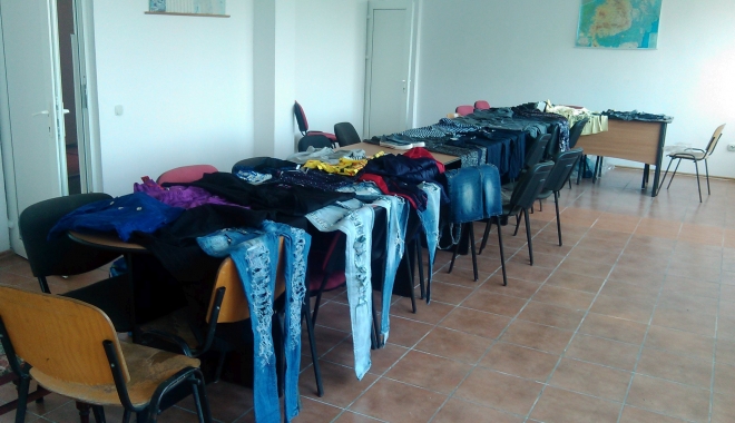 Se strică afacerile la Hârșova! Jandarmii au confiscat mai multe haine și încălțăminte - haine-1475046986.jpg