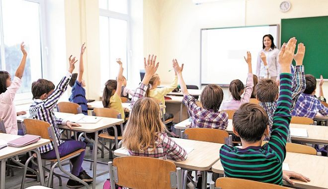 Haine și rechizite din fonduri europene pentru 259.786 de elevi defavorizați - hainesirechizite-1621013411.jpg