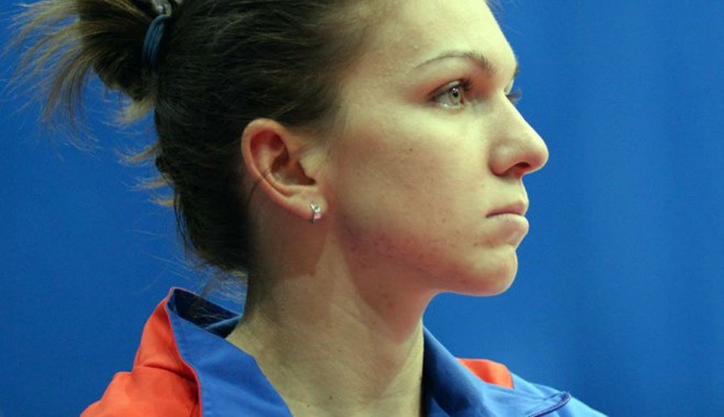 Simona Halep  va da lovitura de începere  la meciul Steaua - Dinamo - halepsteaua2702-1393528751.jpg