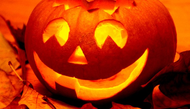 Halloween-ul face victime! Trei femei au murit călcate în picioare! - halloween-1351766072.jpg