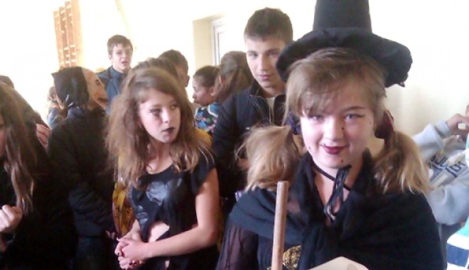 Ghiozdanul cu știri - hallowen1320076067-1320100564.jpg