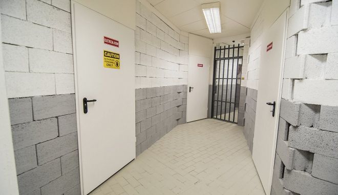 Aproape jumătate dintre deţinuţii din închisorile supraaglomerate din Slovenia sunt traficanţi de persoane