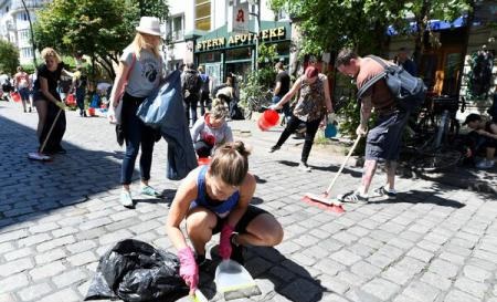 Mii de oameni au curățat străzile din Hamburg după summitul G-20 - hanburg-1499632799.jpg