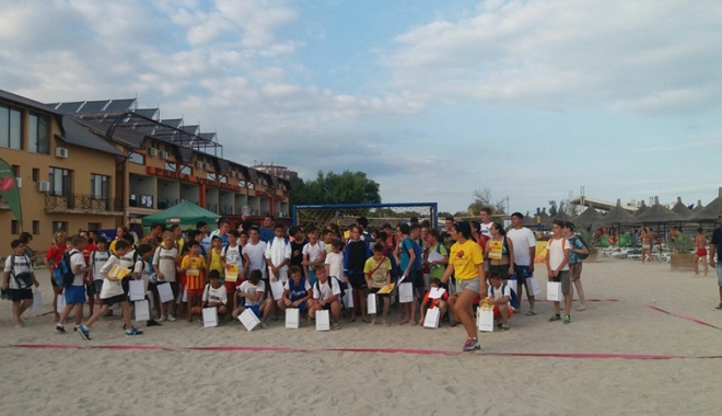 Handbalul pe plajă, un sport care a luat avânt - handbal-1472487339.jpg