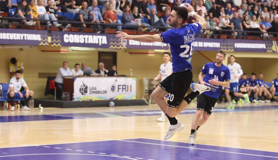 O nouă victorie lejeră obţinută de handbaliştii de la CSM Constanţa - handbal-csm-1713085855.jpg